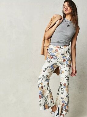 We The Free Youthquake Printed Crop Flare Jeans in Ivory Combo Size 31